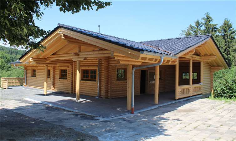 Sehr schmuck ist sie geworden die neue Cäcilia-Hütte auf dem Mühlenberg. HG