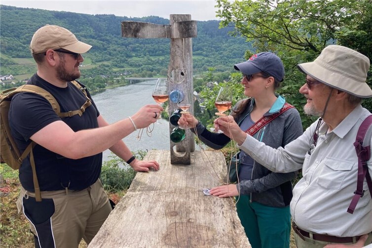 Sehr zum Wohlsein. Beim 25. Weinlagenfest von Mesenich und Senheim stand auch heuer der Weingenuss im Mittelpunkt.