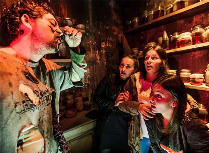 Seien sie bei der „Horror Nights – Traumatica“ dabei, wenn sich die fünf rivalisierenden Gruppen bekämpfen. Europa-Park