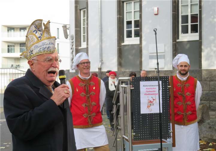 Sein Humor und seine Beobachtungsgabe sind gefragt: Heiner Lohner bei seiner Festrede.