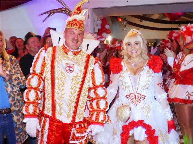 Seine Tollität Prinz Thomas I. hat mit Ihrer Lieblichkeit Prinzessin Sabine in Müllenbach die närrische Regentschaft übernommen.