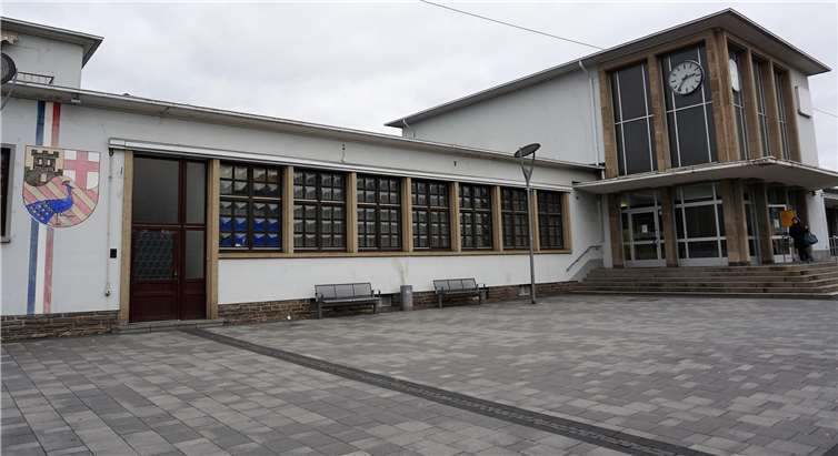 Deutsche Bahn will Neuwieder Bahnhof verkaufen Seit 150 Jahren gehört der Neuwieder Bahnhof der Deutschen Bahn. Jetzt sucht das Staatsunternehmen einen Käufer. Fotos: FF