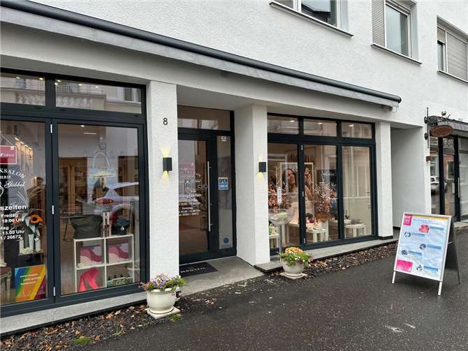 Seit 1963 befindet sich der Kosmetiksalon in der Kreuzstraße.  Foto: ROB