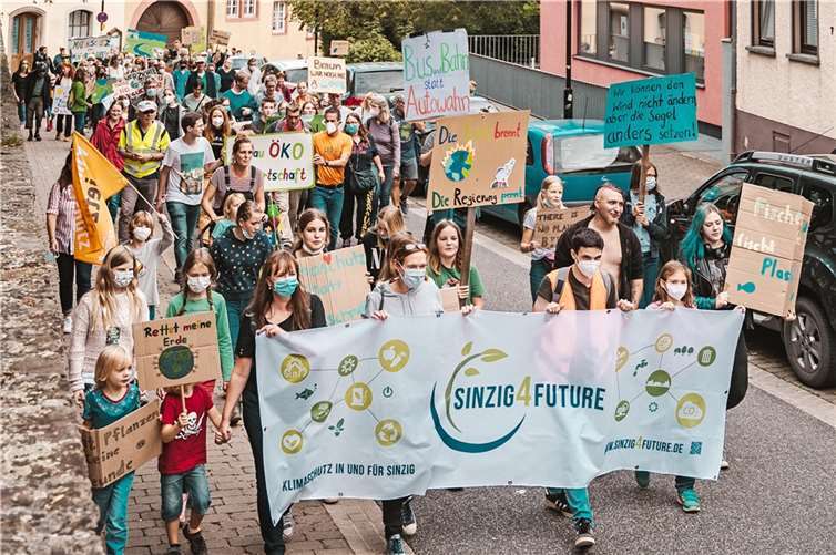 Seit 2019 rufen die Sinziger Klima-Aktivistinnen und -Aktivisten zur Klimaschutzdemo in Sinzig auf.s Foto: Hagen Hoppe
