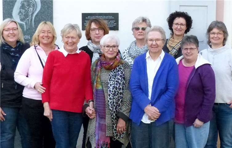 Seit 30 Jahren aktiv ist der Diezer Malkreis Haus Eberhard aktiv. Nun stellen die Künstlerinnen gemeinsam im Kreishaus des Rhein-Lahn-Kreises aus.Foto: Rindsfüßer, Uwe