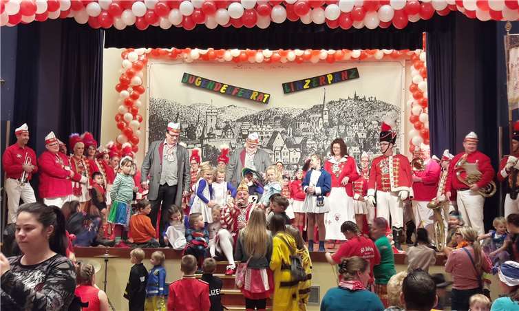 Seit 50 Jahren gibt es die Linzer Jugendsitzung. Zum Jubiläum werden neben der Linzer Prinzessin Yvonne I. viele weitere närrische Würdenträger aus der Region erwartet.  privat