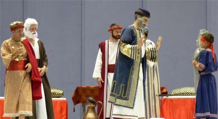 Seit 50 Jahren machen Laiendarsteller von Jehovas Zeugen biblische Ereignisse vom Bühnenstück wie hier Meckenheim ...