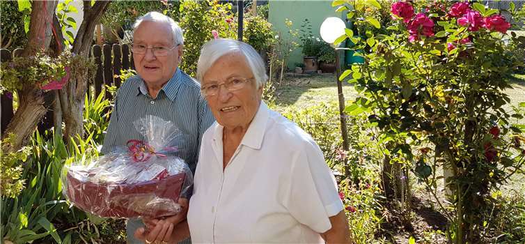 Seit 60 Jahren sind sie verheiratet: Hans-Günther und Brigitte Schaefer. Foto: Adalbert Dornbusch / Stadtverwaltung Lahnstein