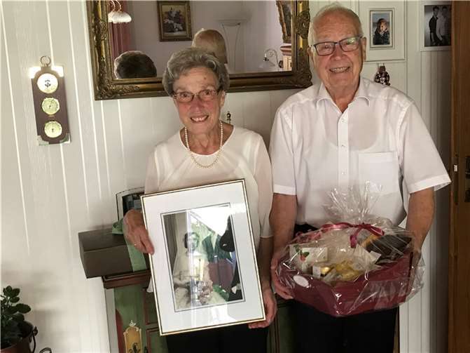 Seit 60 Jahren sind sie verheiratet: Ingeborg und Karl Josef Becker. Foto: Oberbürgermeister Peter Labonte / Stadtverwaltung Lahnstein