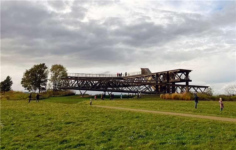 Seit Herbst ist die Aussichtsplattform im Festungspark Ehrbreitstein geschlossen. Die Wiedereröffnung verzögert sich, weil während einer Sanierung unter anderem morsche Dielenbretter ausgetauscht werden müssen. Foto: Stadt Koblenz / Verena Groß
