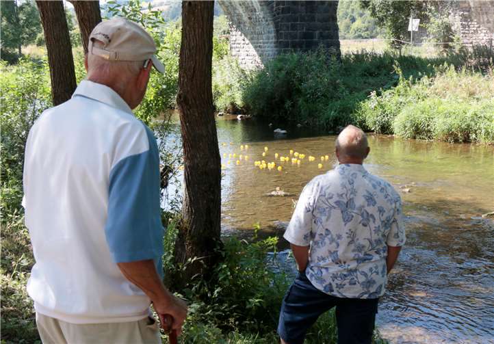 Seit Jahren wird das Entenrennen auf der Ahr durchgeführt.