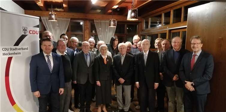 Seit Jahrzehnten dabei: Die CDU Meckenheim ehrte ihre treuen Mitglieder. Rechts im Bild Stadtverbandsvorsitzender Rainer Friedrich, links Bürgermeister Holger Jung. Foto: privat