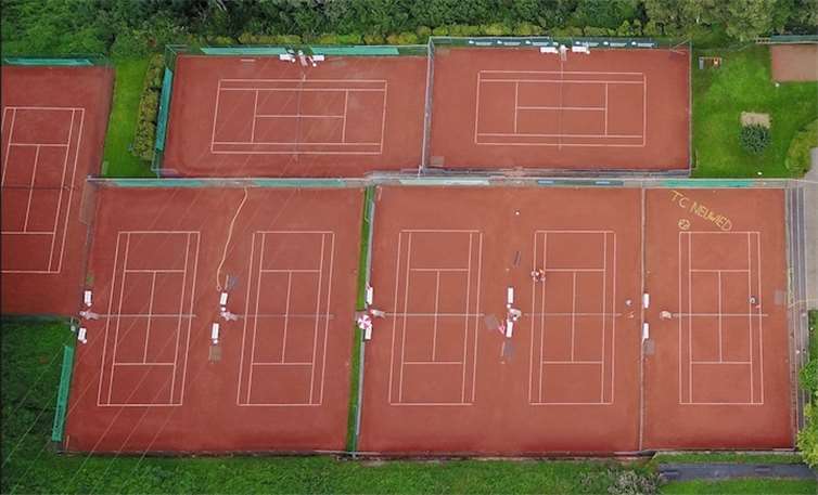 Seit Karfreitag ist die Tennisanlage auf dem Weißen Berg wieder spielbereit, coronabedingt durfte man zwar erst einmal nur Einzel spielen, inzwischen dürfen es aber auch wieder Doppelspiele sein und die weitere erfreuliche Nachricht ist, dass auch die Medenrunde 2021 ab 7. Juni beginnen kann.Foto: privat