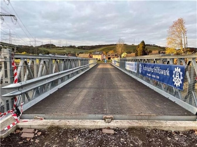 Heppingen: Behelfsbrücke wird abgebaut Seit November 2021 verband die Brücke Heppingen und Heimersheim.  Foto: ROB