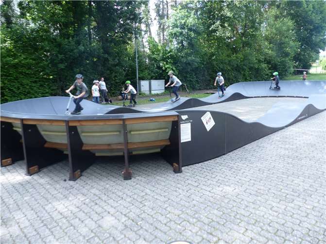 Seit September letzten Jahres steht auf dem Festplatz der Gemeinde Landkern eine mit LEADER geförderte Pumptrack-Anlage. Foto: Ortsgemeinde Landkern