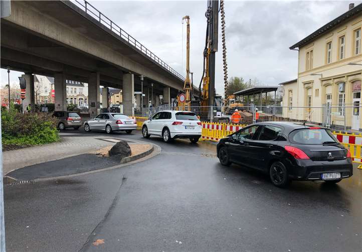 Seit dem 1. April wird am Bahnhofsvorplatz gebaut.