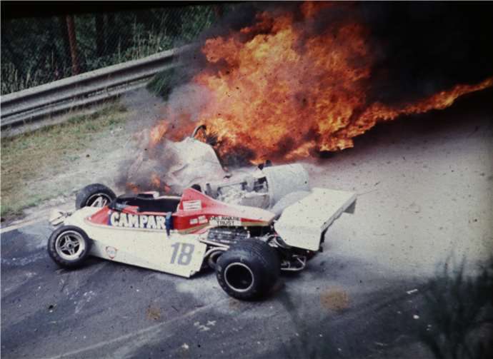 Mit 369 km/h über die Döttinger Höhe Seit dem Unfall von Niki Lauda 1976 werden auf der Nordschleife keine F1-Rennen mehr gefahren.Archiv Ridder