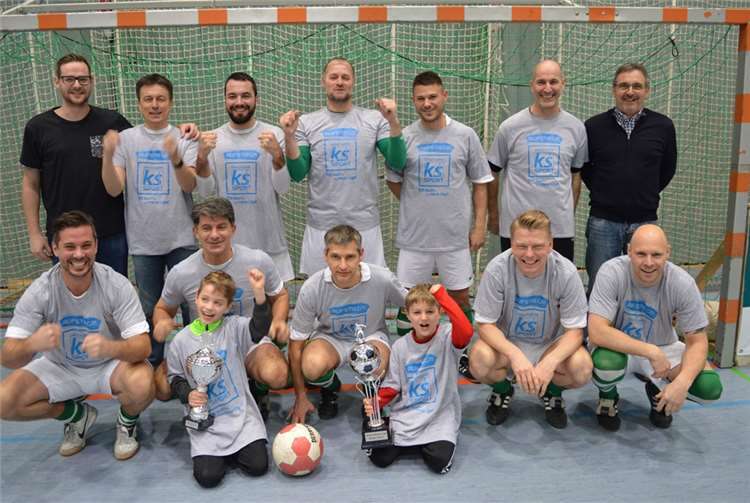 Seit drei Jahren heißt der Sieger beim Turnier der Alten Herren in der Philipp Heift Halle regelmäßig SG 2000 Mülheim-Kärlich. So auch in diesem Jahr, wo die Gastgeber den Titelhattrick vollendeten.TH