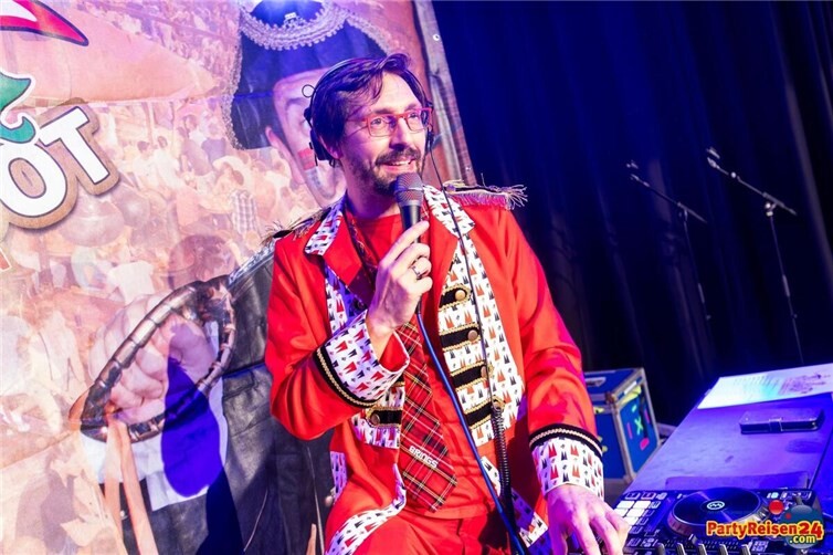 Seit drei Jahrzehnten in seinem Element: DJ Fosco.  Foto: Dirk Loeprer