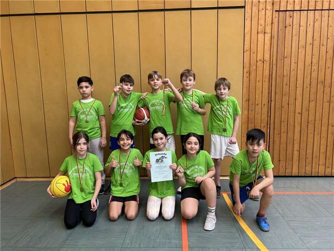 Seit einigen Jahren nimmt die Grundschule St. Stephan am Basketball-Turnier der Grundschulen des Kreises Mayen-Koblenz teil. Auch diesmal fuhren zehn Jungen und Mädchen nach Kruft, um gegen Mannschaften anderer Grundschulen des Kreises anzutreten. Fotos: privat
