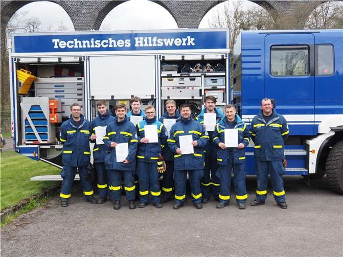 Seit ihrer Grundausbildungsprüfung in Daun begrüßt das THW Cochem die Junghelfer+ (ab 16 Jahren) Jakob Bressan, Franz Hirsch, Timo Politz, Fabian Savioli und Felix Zundel sowie die Helfer André Politz, Eugen Siebert und Tim Simon als Einsatzkräfte in ihren Reihen. Quelle: THW Cochem