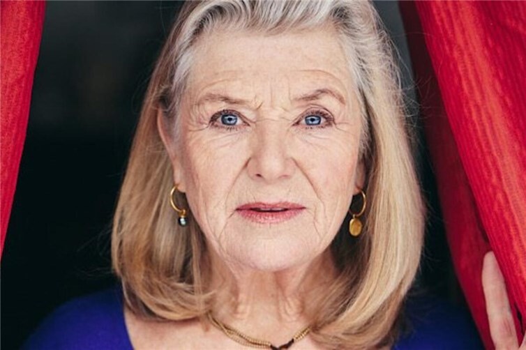 Seit mehr als 50 Jahren ist Jutta Speidel eine der beliebtesten Schauspielerinnen Deutschlands. Neben Filmpreisen erhielt sie zahlreiche Auszeichnungen für ihr soziales Engagement.