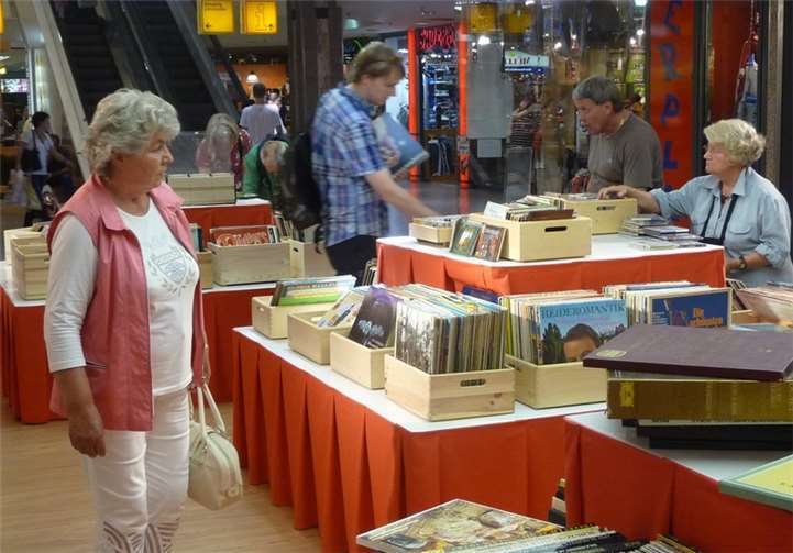 Seit mehr als zehn Jahren veranstaltet der „Kiwanis Club Koblenz“ seine Schallplattenbörse, um Kindern zu helfen. In diesem Jahr findet die Aktion im Löhr Center vom 20. bis 22. Oktober statt. privat