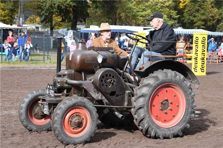 Pferdemarkt mit zahlreichen Neuerungen für die ganze Familie Seit mehreren Jahren sind auch die Oldtimer-Traktoren beim Pferdemarkt in Mayen ein fester Bestandteil.