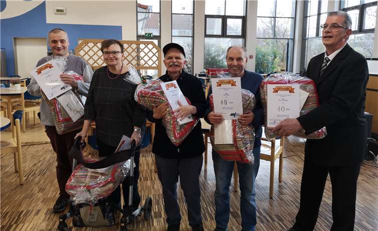 Seit mittlerweile 40 Jahren sind diese Mitarbeiter dabei.Foto: privat