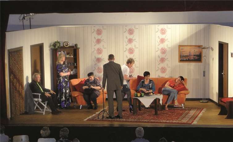 Seit neun Jahren ist die Theatergruppe aus Urbach in der Ortsgemeinde Oberhonnefeld-Gierend zu Gast. privat