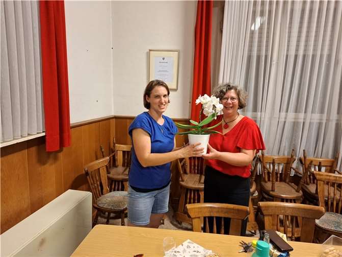 Seit nun mehr zehn Jahren wird der Kirchenchor Oberbreisig von der Chorleiterin Andrea Ernst geleitet. Foto: privat