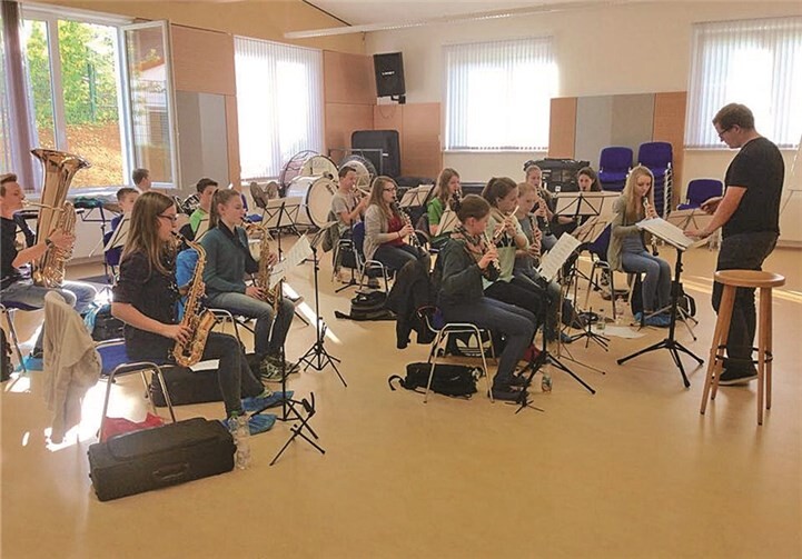 Seit nunmehr einigen Monaten treffen sich die Kinder und Jugendlichen des Musikvereins Löf wieder jeden Samstag, um mit viel Elan und Tatendrang für das alljährliche Jugendkonzert in der Sonnenringhalle zu proben.privat