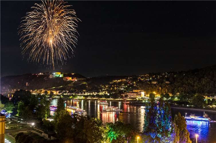Sperrungen und Verkehrseinschränkungen wegen Koblenzer Sommerfest zu „Rhein in Flammen“ Seit rund 60 Jahren findet im August das Feuerwerkspektakel Rhein in Flammen in Koblenz statt. Foto: Dominik Ketz/Romantischer Rhein Tourismus GmbH