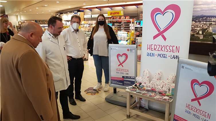 „Herzkissen“ sind eine Herzens-Angelegenheit Seit rund elf Jahren gibt es die Aktion Herzkissen im nördlichen Rheinland-Pfalz. Anfangs auf Koblenz beschränkt hat sie sich zu einer Erfolgsgeschichte in der Region Rhein-Mosel-Lahn entwickelt.