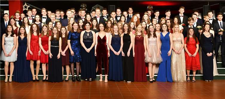 Seit über 40 Jahren gehört der Abschlussball zu einem der gesellschaftlichen Höhepunkte des Rhein-Gymnasiums.RASCH