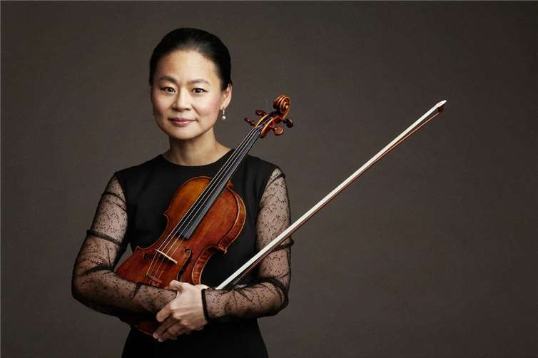 Seit über vier Jahrzehnten zählt Midori zu den herausragenden Persönlichkeiten der internationalen Klassikszene. Foto: Midori©Timothy Greenfield-Sanders