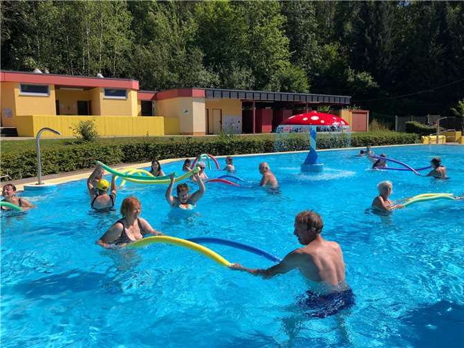 Seit vielen Jahren findet im Freizeitbad Brohltal ein Aqua-Gymnastik-Kurs der Gymnastik Riege Dedenbach statt. Foto: privat