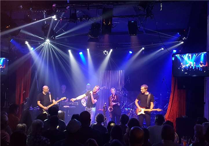 Seit vielen Jahren in der Musikszene Köln/Bonn und überregional aktiv: „Any Colour“.privat