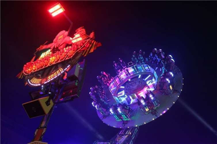 Seit vielen Jahren ist die Kirmes in Bad Neuenahr ein Anlaufpunkt für alle Generationen.  Foto: Archiv / DU