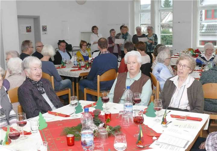 Seit vier Jahren werden die Senioren des Dorfes alle zwei Wochen zu einem gemeinsamen Mittagessen in das Pfarrhaus eingeladen.privat