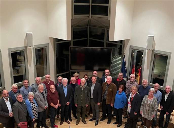 Seit viereinhalb Jahrzehnten ist Dr. Dieter Mannheim in der Kommunalpolitik aktiv. Der Mülheim-Kärlicher gehört zu den insgesamt 43 ehrenamtlich Engagierten, die in diesem Jahr eine Auszeichnung von der Verbandsgemeinde (VG) Weißenthurm erhielten.  Foto: VG Weißenthurm / Katharina Demleitner