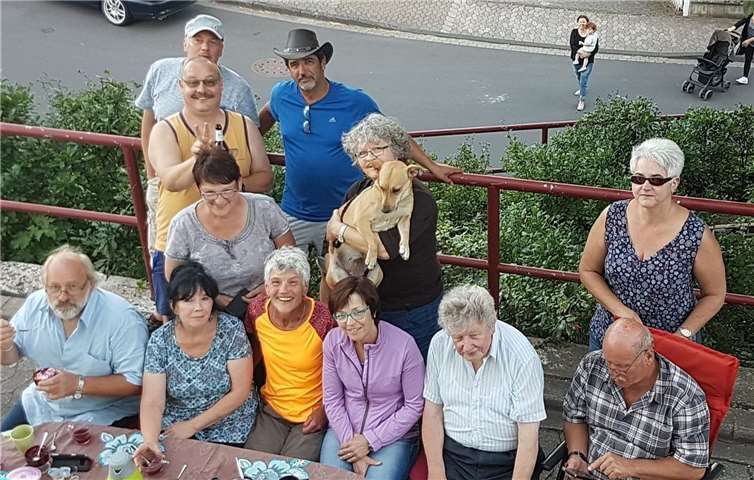 Seit zehn Jahren besteht die Tischtennisgruppe in Kretz, in der auch die Geselligkeit nicht zu kurz kommt. Foto: privat