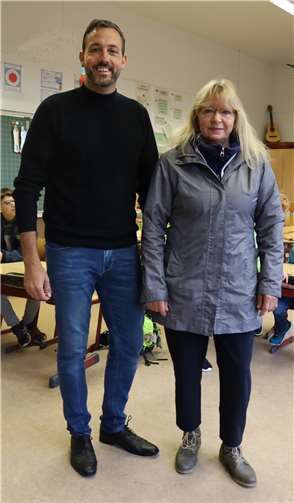 „Seite an Seite haben sich Schulleiterin Elvira Arzheimer und Christian Greiner im Jahr 2017 erfolgreich für den Erhalt der Namedyer Grundschule engagiert. Seit diesem Jahr ist die Schule mit 60 Schülerinnen und Schülern wieder einzügig und kann auf Kombi-Klassen verzichten.Foto: Andreas Heissbach