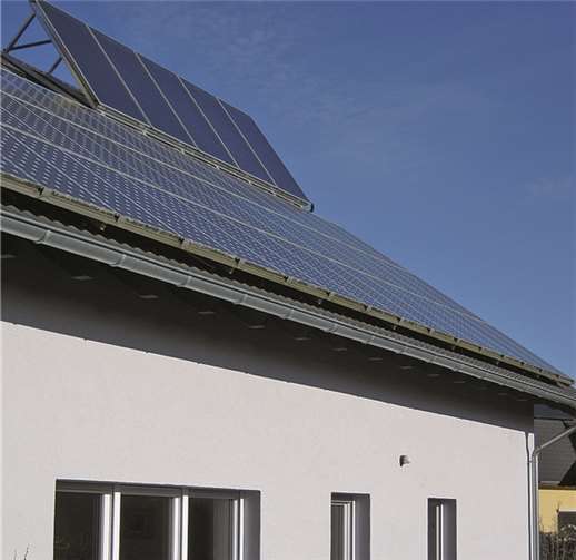 Seitens der Verwaltung ist eine Liste der Dächer erarbeitet worden, die für Photovoltaik-Anlagen geeignet erscheinen. privat