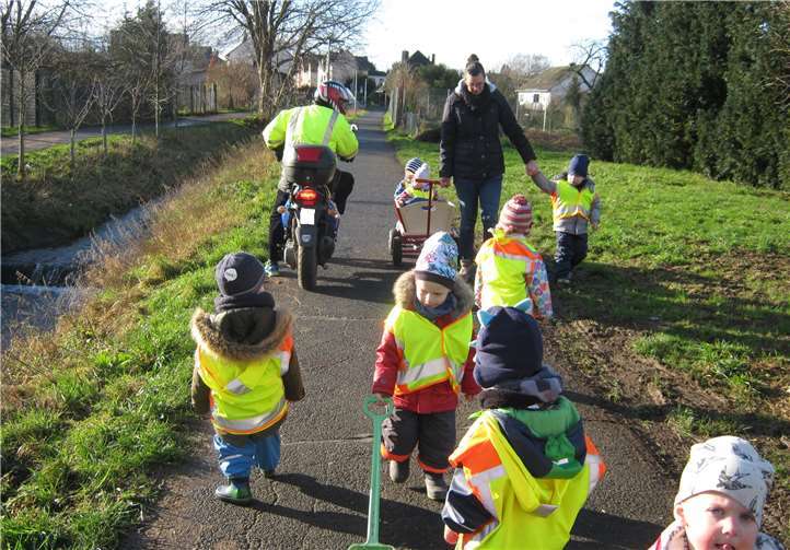 Selbst die Kleinsten halfen bei der Müllsammelaktion.