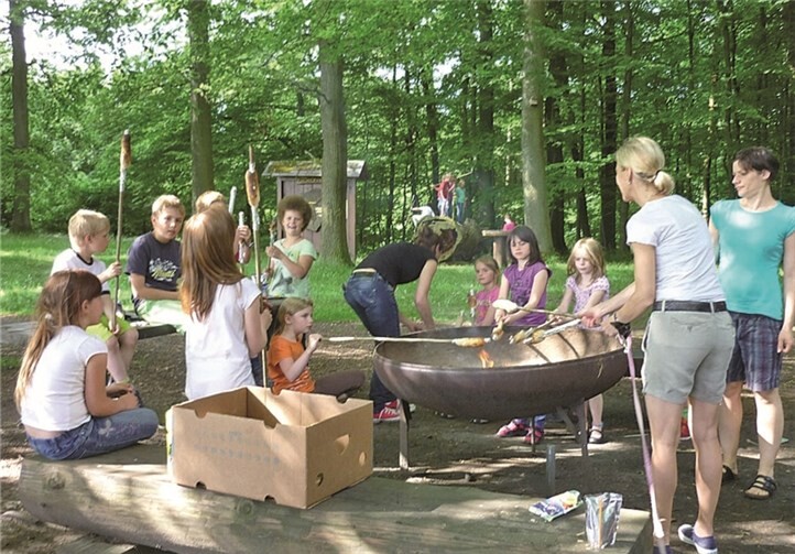 Selbst gebackenes Stockbrot ist immer etwas Besonderes für die Kinder. privat