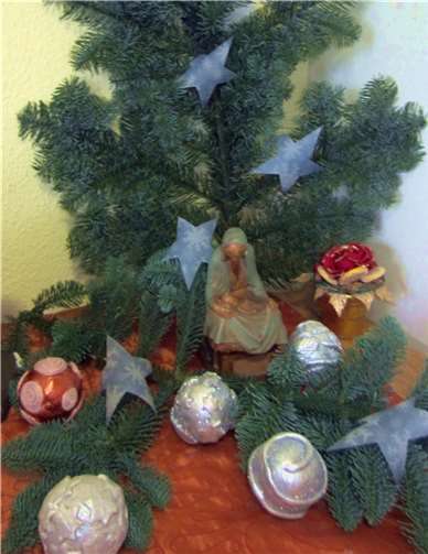 Selbst gemachte Weihnachtskugeln im Marienstift Mendig.privat