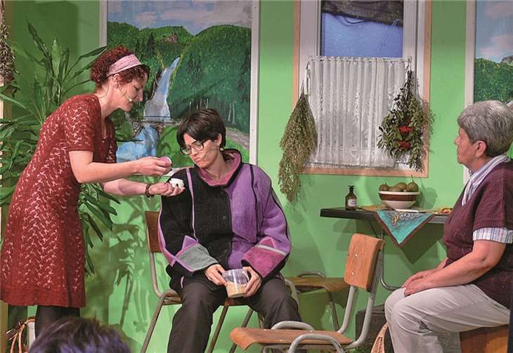 Selbst zusammengerührte Cremes, Salben und Körnermischungen sollen die Schönheit wieder zurückbringen.