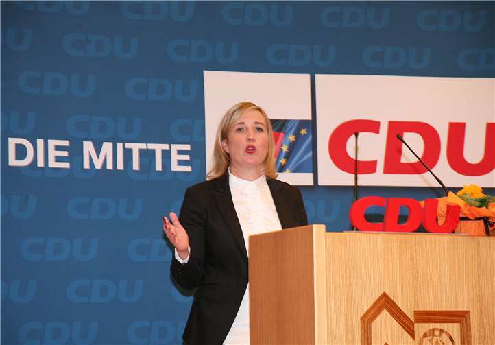 Selbstbewusst und couragiert umreißt die CDU-Oberbürgermeisterkandidatin Sandra Karduck ihre selbstgesteckten Stadtentwicklungsziele, die sie nach ihrer Wahl erreichen will.
