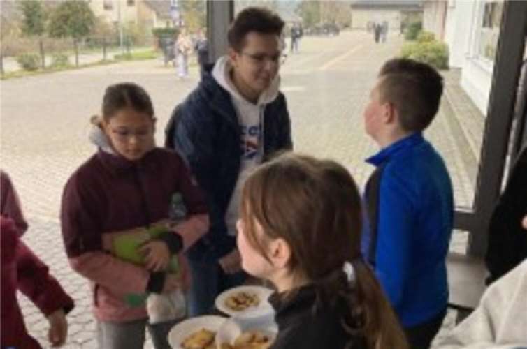 Selbstgebackene Kekse wurden in den Pausen verkauft. Foto: Realschule Plus Untermosel